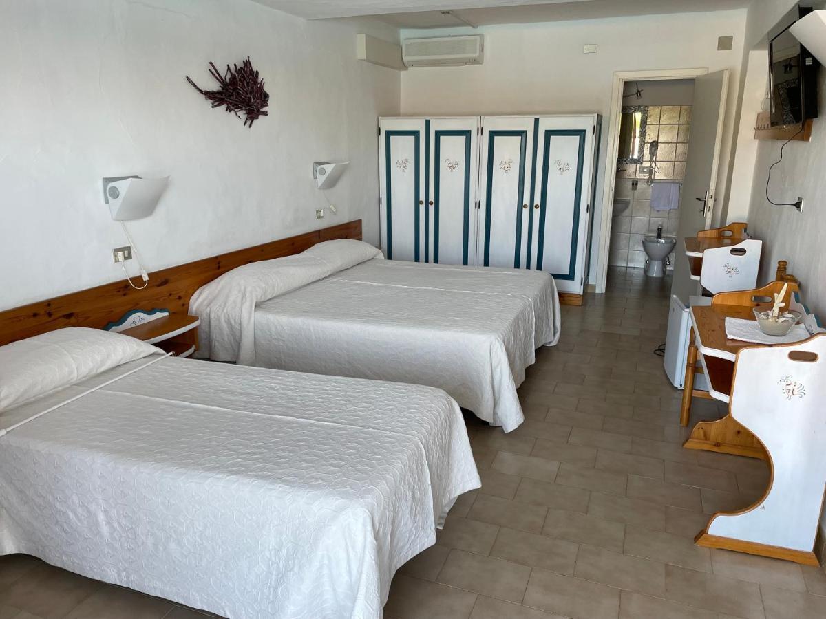 באיה סרדיניה Hotel Olimpia מראה חיצוני תמונה
