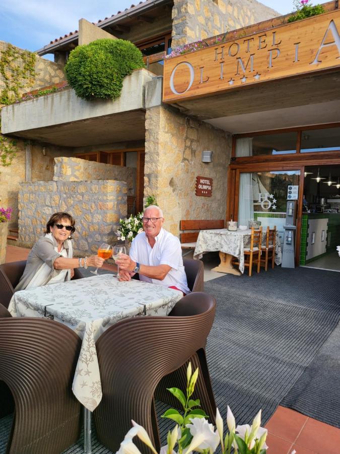 באיה סרדיניה Hotel Olimpia מראה חיצוני תמונה