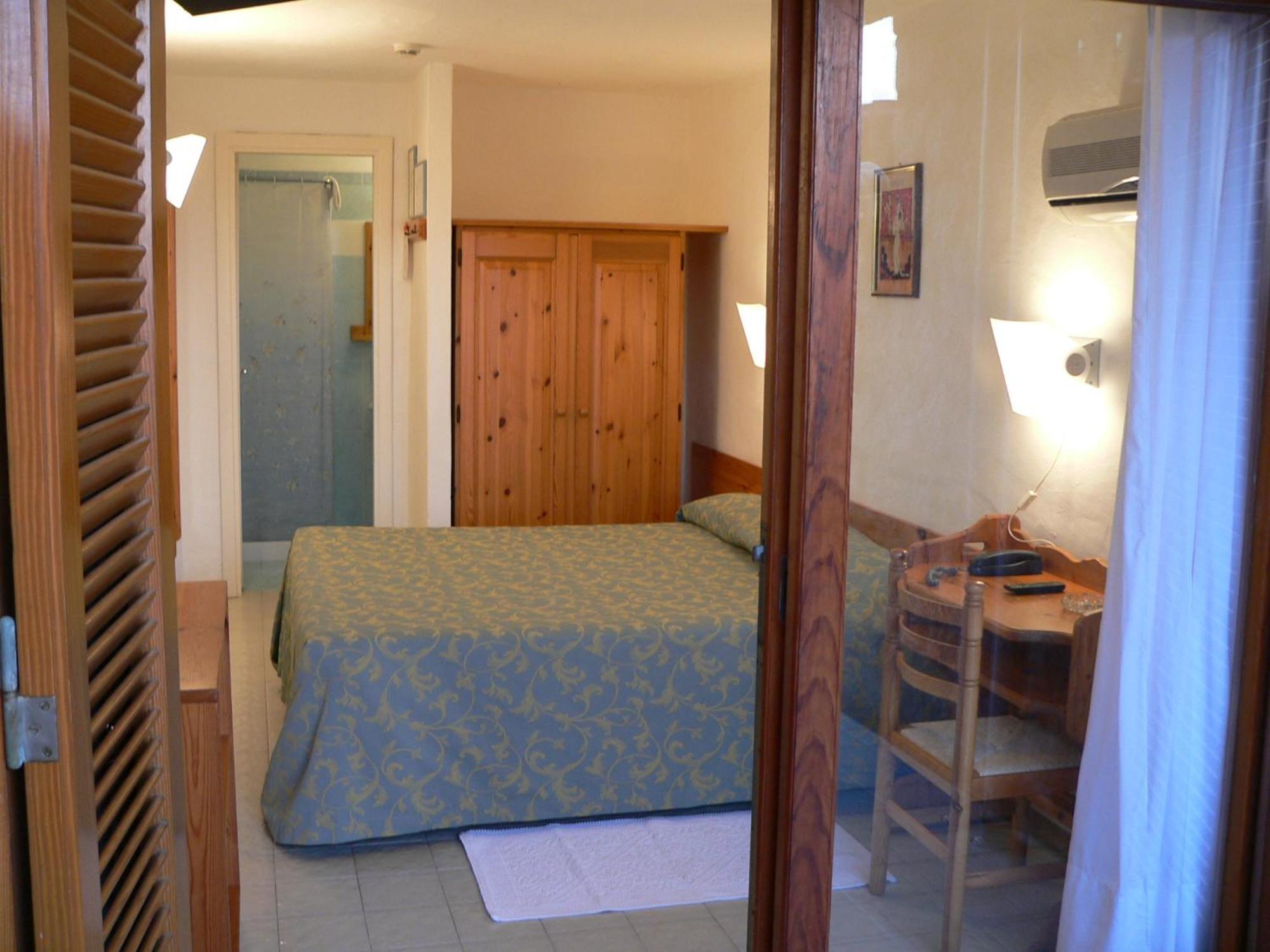 באיה סרדיניה Hotel Olimpia מראה חיצוני תמונה